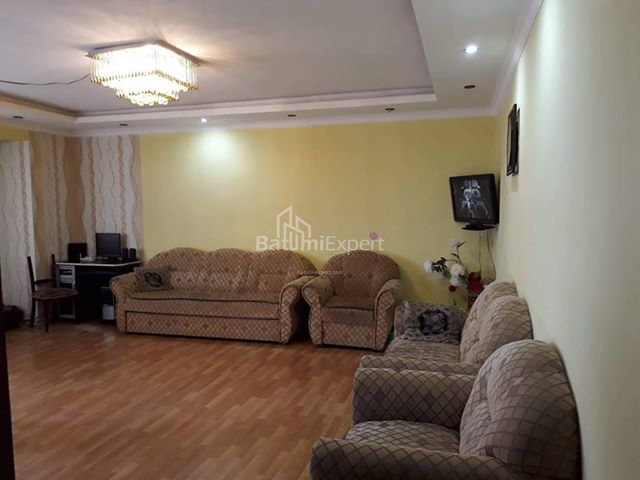 Daire 105 m² Daire - Ahalgazrdoba, Makhinjauri, Gürcistan