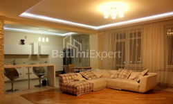 Daire 3-oda 160 m² - İlya Çavçavadze, Batumi