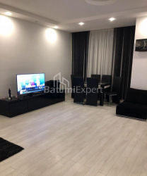 Daire 2-oda 90 m² - Vakhtang Gorgasali, Batumi